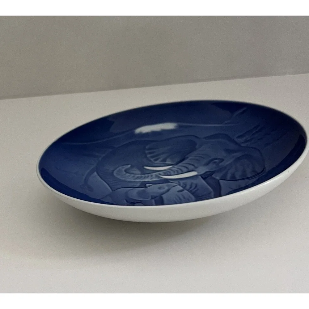 Mothers Day Collectible Plate With Mother & Baby Elephants Denmark 1986 Blue